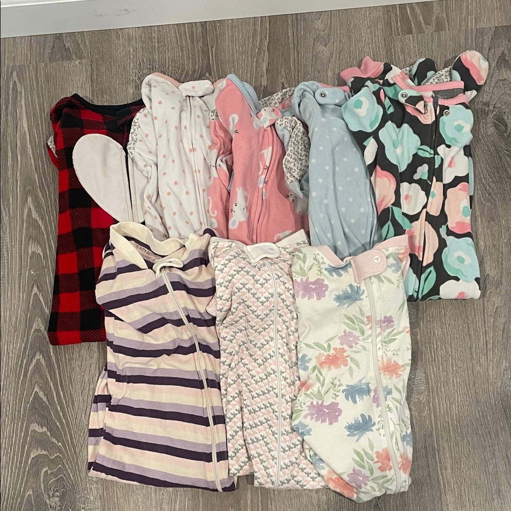 Set of 8 sleeper pajamas** Bundle 5+ items and name your offer!!! 💖💞